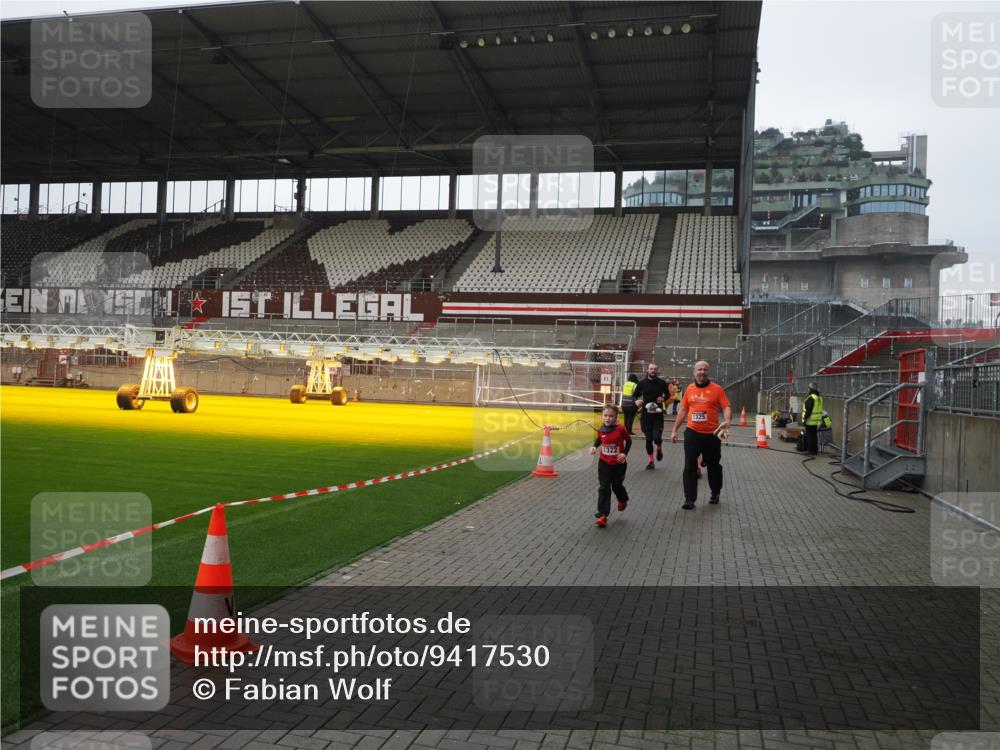 07.12.2025 - St. Pauli X-Mass-Run No. 15 Fabian Wolf http://msf.ph/oto/9417530 07.12.2025 11:18:53 Ziel 1109, 1322, 2064, 2067 meine-sportfotos.de