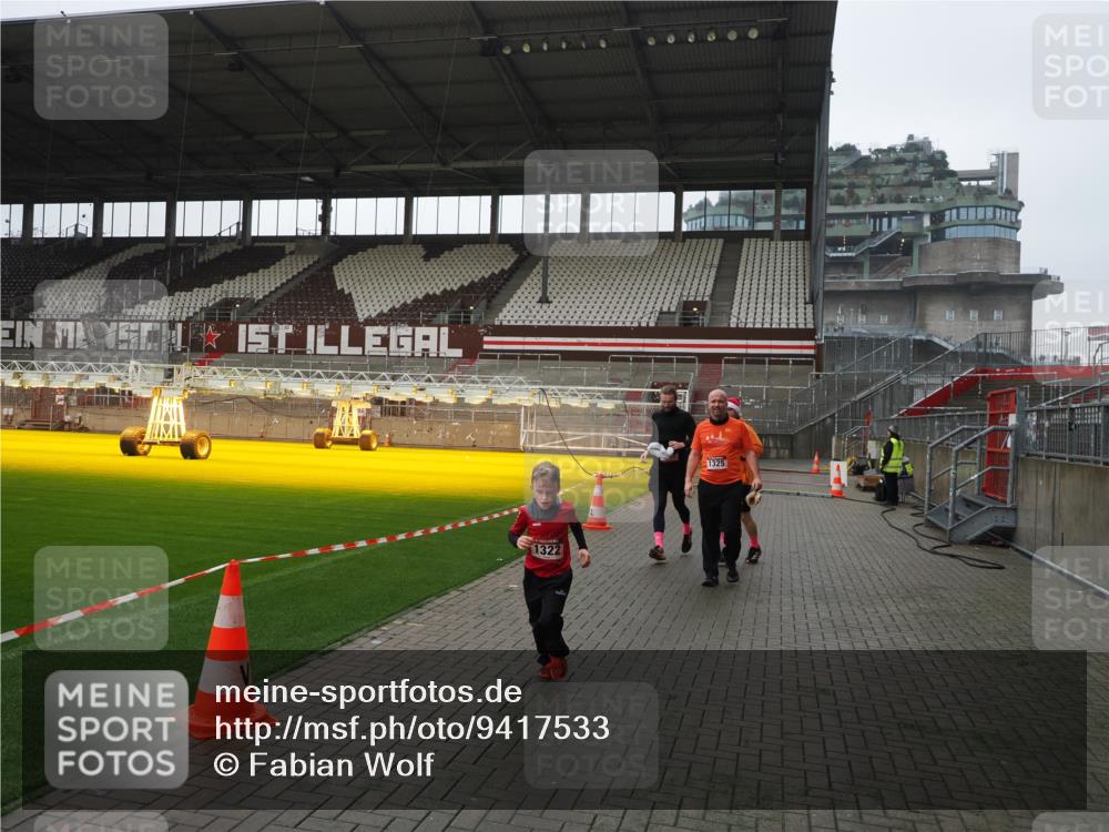 07.12.2025 - St. Pauli X-Mass-Run No. 15 Fabian Wolf http://msf.ph/oto/9417533 07.12.2025 11:18:54 Ziel 1109, 1322, 2064, 2067 meine-sportfotos.de