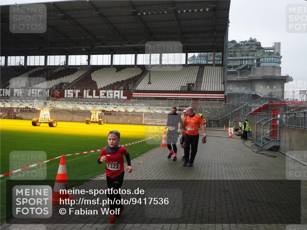 07.12.2025 - St. Pauli X-Mass-Run No. 15 Fabian Wolf http://msf.ph/oto/9417536 07.12.2025 11:18:55 Ziel 1109, 1322, 2064, 2067 meine-sportfotos.de