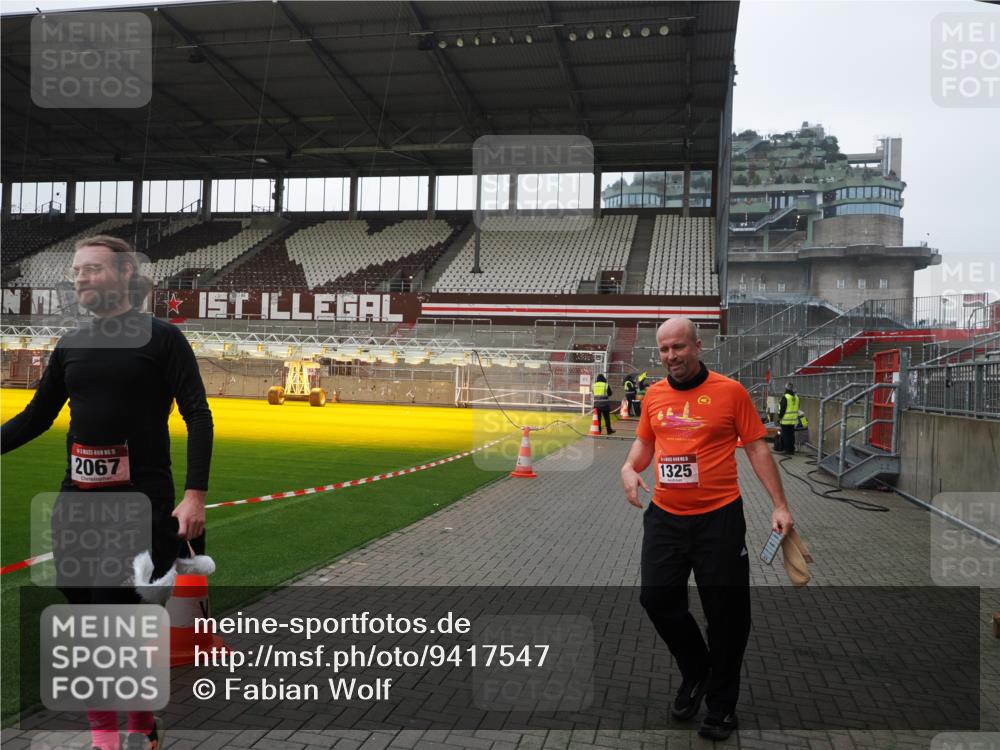 07.12.2025 - St. Pauli X-Mass-Run No. 15 Fabian Wolf http://msf.ph/oto/9417547 07.12.2025 11:18:58 Ziel 1109, 1322, 2064, 2067 meine-sportfotos.de