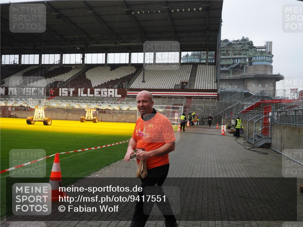 07.12.2025 - St. Pauli X-Mass-Run No. 15 Fabian Wolf http://msf.ph/oto/9417551 07.12.2025 11:18:59 Ziel 1109, 1322, 2064, 2067 meine-sportfotos.de
