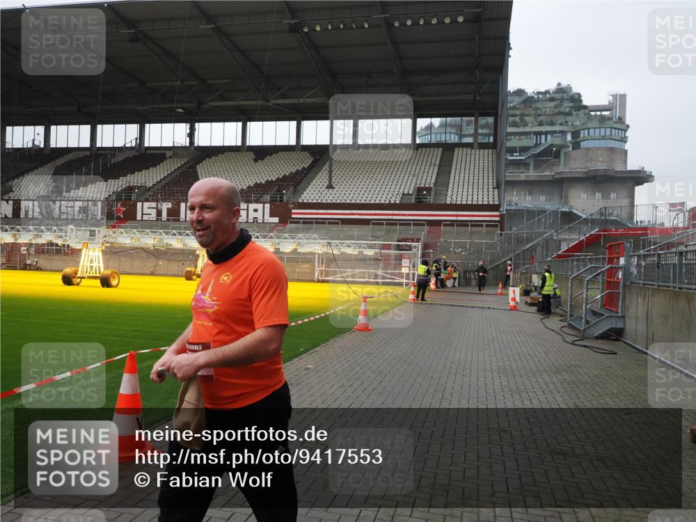 07.12.2025 - St. Pauli X-Mass-Run No. 15 Fabian Wolf http://msf.ph/oto/9417553 07.12.2025 11:18:59 Ziel 1109, 1322, 2064, 2067 meine-sportfotos.de