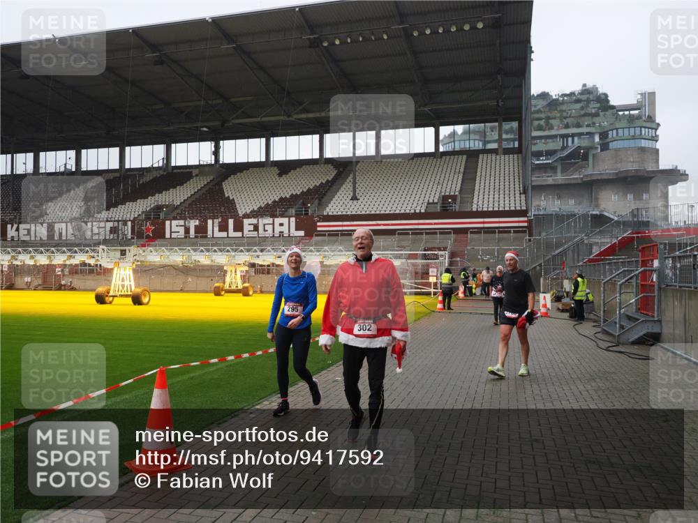 07.12.2025 - St. Pauli X-Mass-Run No. 15 Fabian Wolf http://msf.ph/oto/9417592 07.12.2025 11:19:23 Ziel 295, 302, 797, 1617, 2062, 2597, 2788, 3205 meine-sportfotos.de
