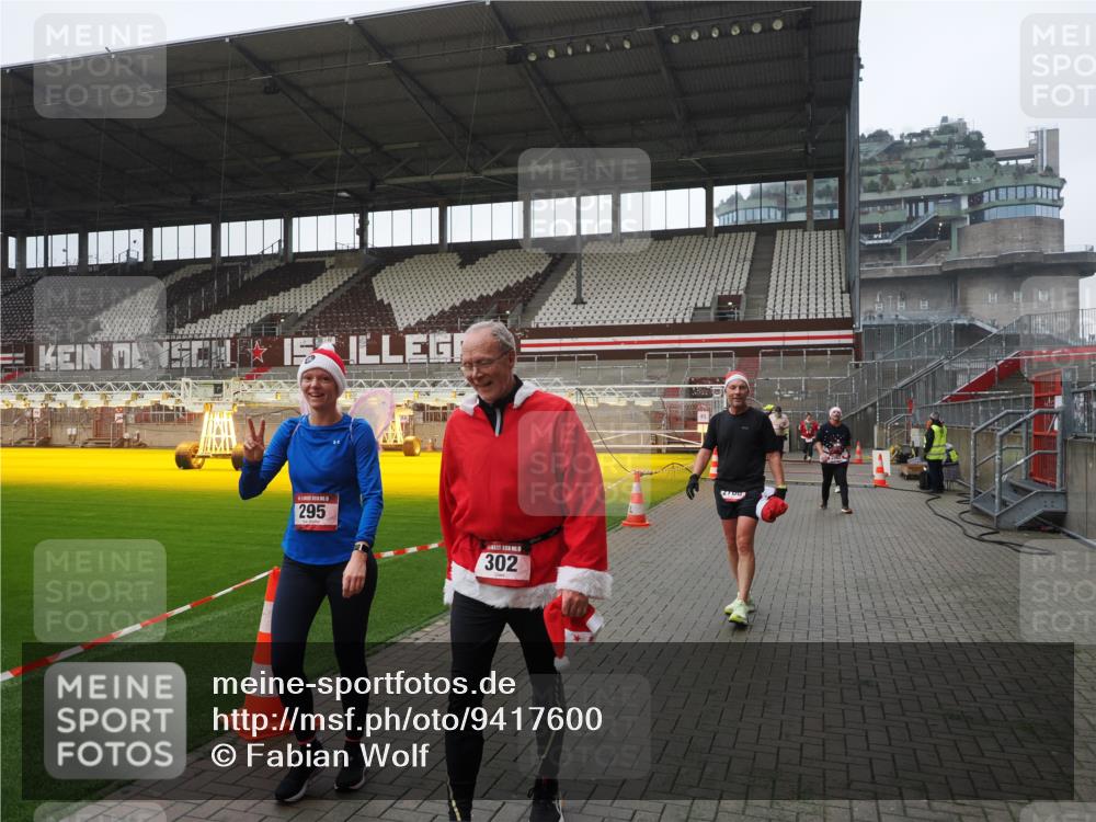 07.12.2025 - St. Pauli X-Mass-Run No. 15 Fabian Wolf http://msf.ph/oto/9417600 07.12.2025 11:19:25 Ziel 295, 302, 797, 1563, 2062, 2597, 2788, 3205 meine-sportfotos.de