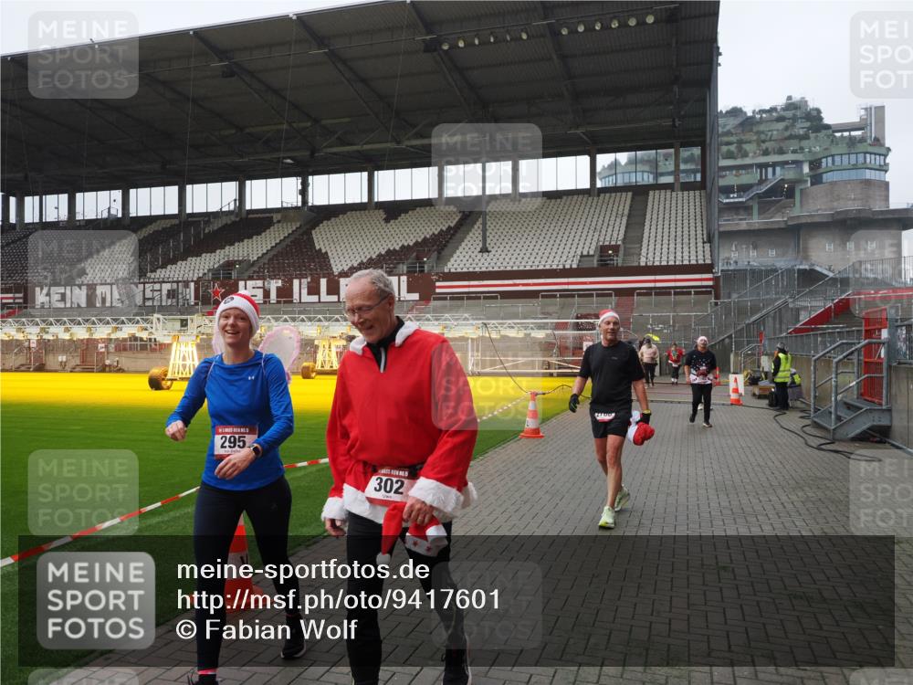 07.12.2025 - St. Pauli X-Mass-Run No. 15 Fabian Wolf http://msf.ph/oto/9417601 07.12.2025 11:19:25 Ziel 295, 302, 797, 1563, 2062, 2597, 2788, 3205 meine-sportfotos.de