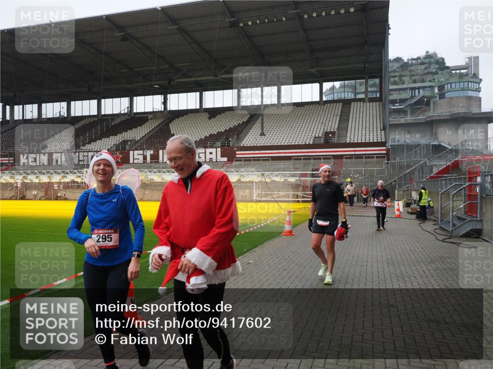07.12.2025 - St. Pauli X-Mass-Run No. 15 Fabian Wolf http://msf.ph/oto/9417602 07.12.2025 11:19:25 Ziel 295, 302, 797, 1563, 2062, 2597, 2788, 3205 meine-sportfotos.de