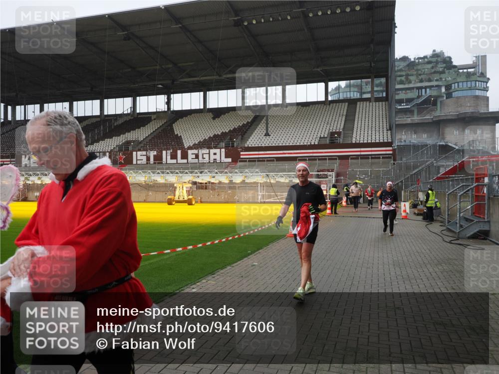 07.12.2025 - St. Pauli X-Mass-Run No. 15 Fabian Wolf http://msf.ph/oto/9417606 07.12.2025 11:19:26 Ziel 295, 302, 797, 1563, 2062, 2597, 2788, 3205 meine-sportfotos.de