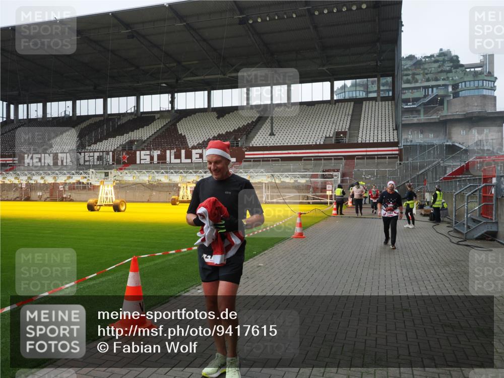 07.12.2025 - St. Pauli X-Mass-Run No. 15 Fabian Wolf http://msf.ph/oto/9417615 07.12.2025 11:19:28 Ziel 295, 302, 367, 373, 797, 1563, 2062, 2788, 3205 meine-sportfotos.de