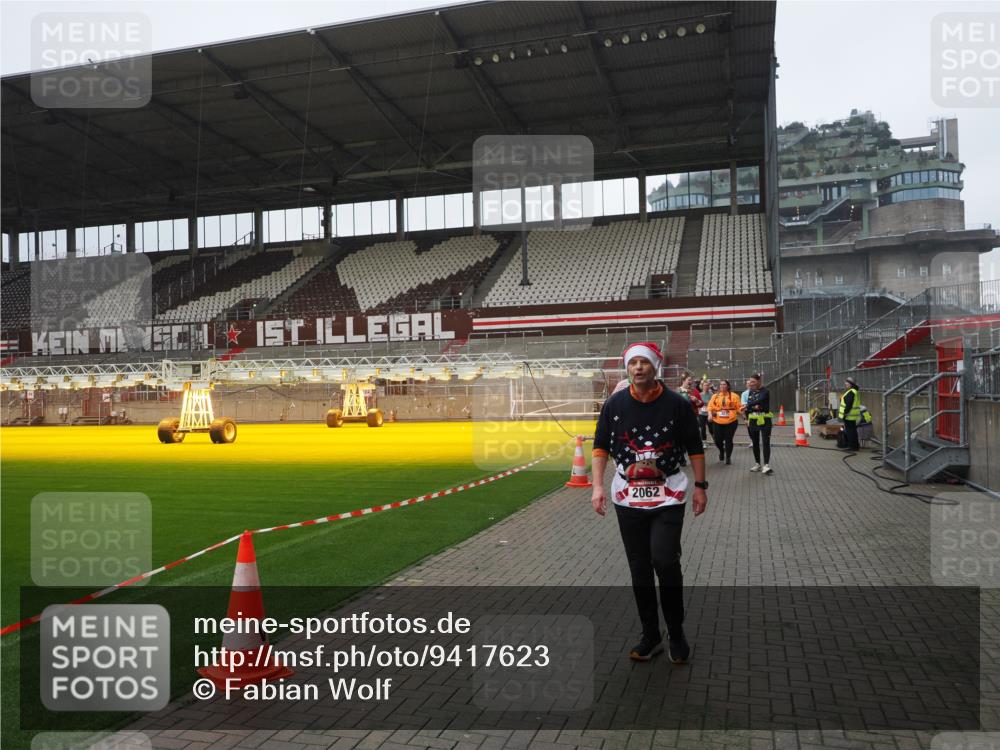 07.12.2025 - St. Pauli X-Mass-Run No. 15 Fabian Wolf http://msf.ph/oto/9417623 07.12.2025 11:19:33 Ziel 367, 373, 797, 1336, 1343, 1563, 2062 meine-sportfotos.de