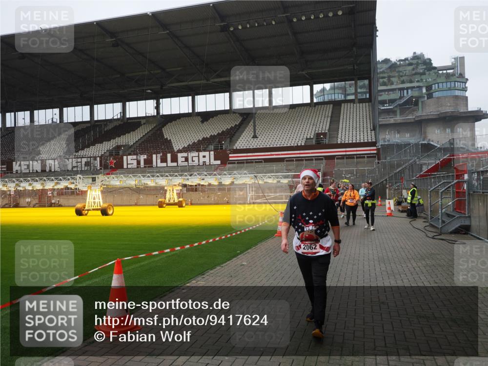 07.12.2025 - St. Pauli X-Mass-Run No. 15 Fabian Wolf http://msf.ph/oto/9417624 07.12.2025 11:19:34 Ziel 367, 373, 797, 1336, 1343, 1563, 2062 meine-sportfotos.de