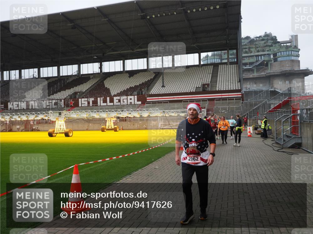 07.12.2025 - St. Pauli X-Mass-Run No. 15 Fabian Wolf http://msf.ph/oto/9417626 07.12.2025 11:19:34 Ziel 367, 373, 797, 1336, 1343, 1563, 2062 meine-sportfotos.de