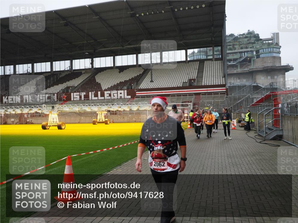 07.12.2025 - St. Pauli X-Mass-Run No. 15 Fabian Wolf http://msf.ph/oto/9417628 07.12.2025 11:19:35 Ziel 367, 373, 797, 1336, 1343, 1563, 2062 meine-sportfotos.de