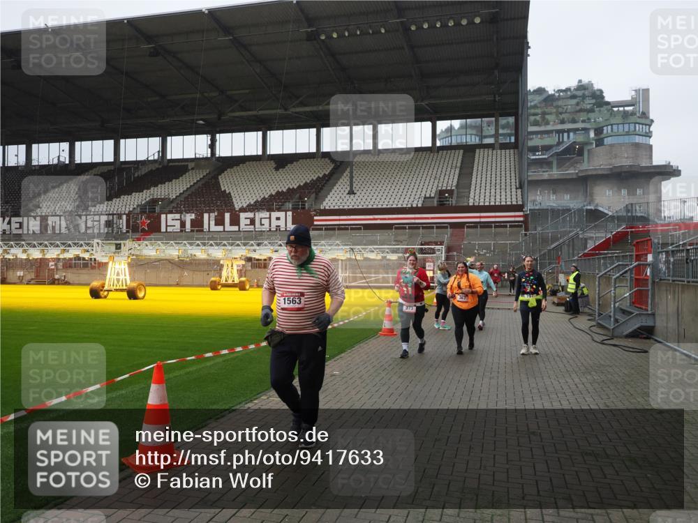 07.12.2025 - St. Pauli X-Mass-Run No. 15 Fabian Wolf http://msf.ph/oto/9417633 07.12.2025 11:19:37 Ziel 367, 373, 797, 1336, 1343, 1563, 2062 meine-sportfotos.de
