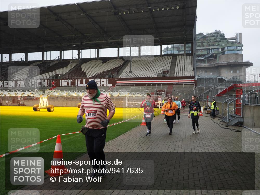 07.12.2025 - St. Pauli X-Mass-Run No. 15 Fabian Wolf http://msf.ph/oto/9417635 07.12.2025 11:19:38 Ziel 367, 373, 797, 1336, 1343, 1563, 2062 meine-sportfotos.de