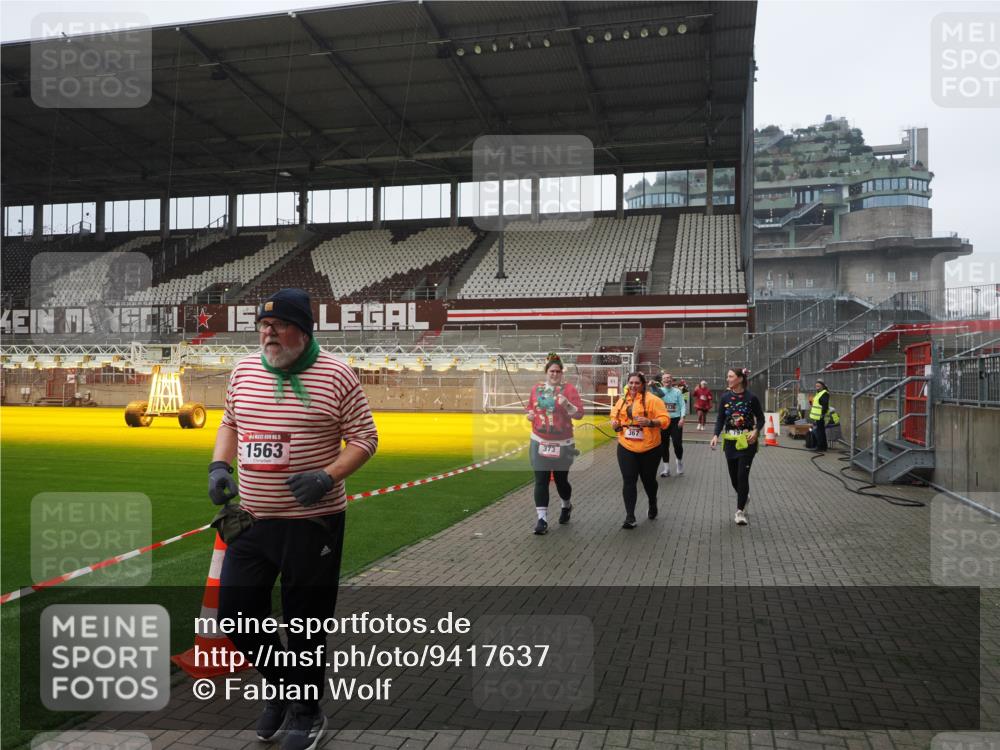 07.12.2025 - St. Pauli X-Mass-Run No. 15 Fabian Wolf http://msf.ph/oto/9417637 07.12.2025 11:19:38 Ziel 367, 373, 797, 1336, 1343, 1563, 2062 meine-sportfotos.de