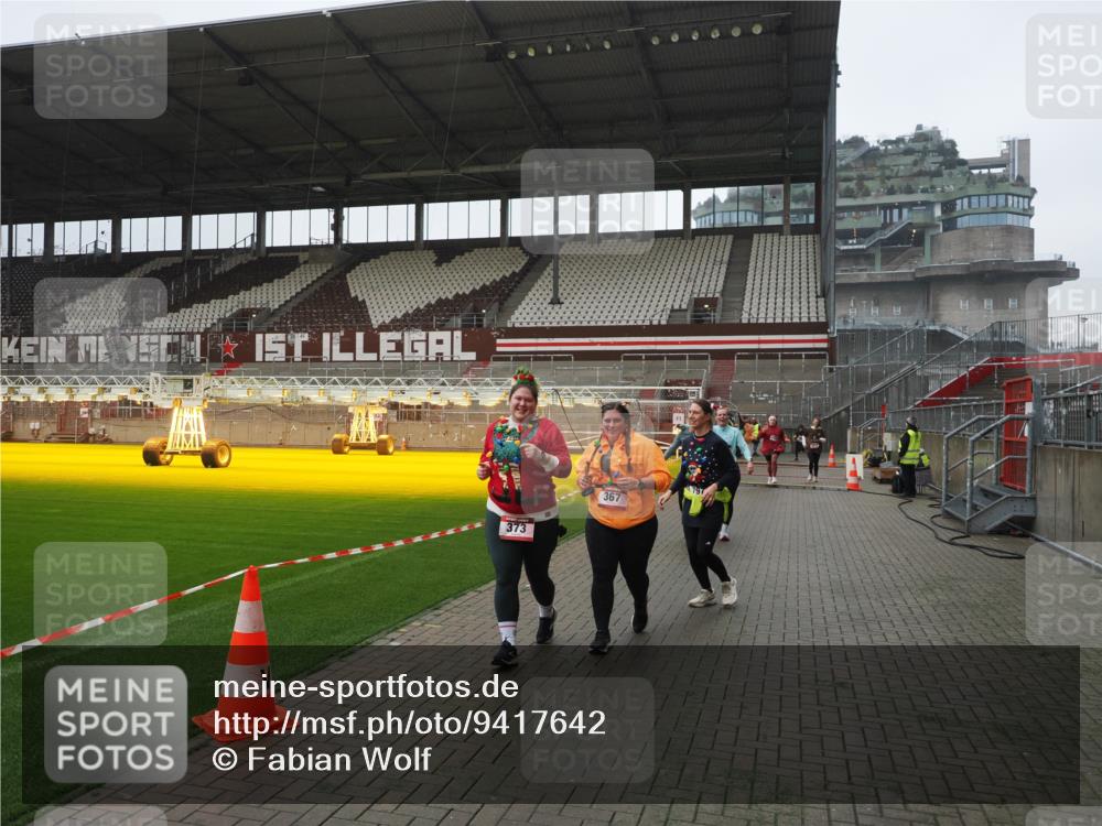 07.12.2025 - St. Pauli X-Mass-Run No. 15 Fabian Wolf http://msf.ph/oto/9417642 07.12.2025 11:19:40 Ziel 367, 373, 797, 1336, 1343, 1563, 2217, 3160 meine-sportfotos.de