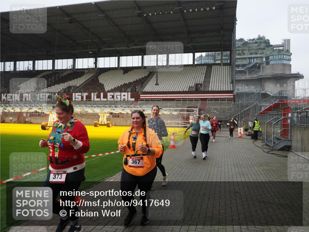 07.12.2025 - St. Pauli X-Mass-Run No. 15 Fabian Wolf http://msf.ph/oto/9417649 07.12.2025 11:19:41 Ziel 367, 373, 797, 1336, 1343, 1563, 2217, 3160 meine-sportfotos.de