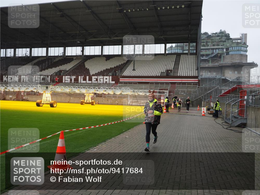 07.12.2025 - St. Pauli X-Mass-Run No. 15 Fabian Wolf http://msf.ph/oto/9417684 07.12.2025 11:19:53 Ziel 2217, 2581, 2771, 3075, 3160, 3170, 3324, 3822, 3823 meine-sportfotos.de
