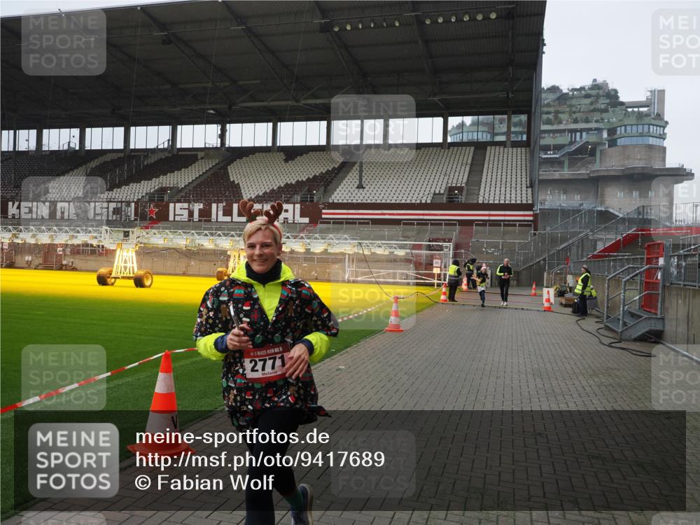 07.12.2025 - St. Pauli X-Mass-Run No. 15 Fabian Wolf http://msf.ph/oto/9417689 07.12.2025 11:19:54 Ziel 2217, 2581, 2771, 3075, 3160, 3170, 3324, 3822, 3823 meine-sportfotos.de