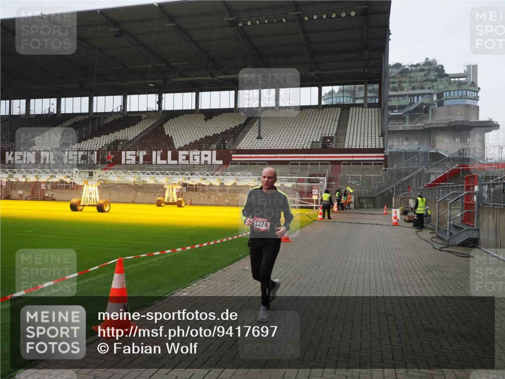 07.12.2025 - St. Pauli X-Mass-Run No. 15 Fabian Wolf http://msf.ph/oto/9417697 07.12.2025 11:20:00 Ziel 2581, 2771, 3075, 3170, 3324, 3822, 3823 meine-sportfotos.de