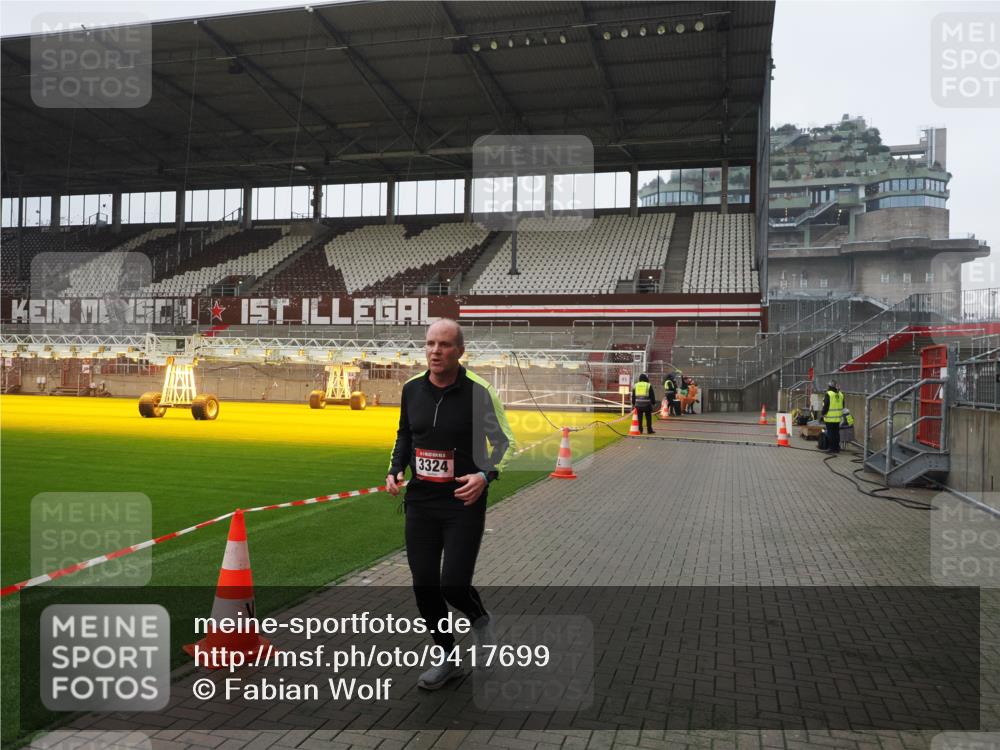 07.12.2025 - St. Pauli X-Mass-Run No. 15 Fabian Wolf http://msf.ph/oto/9417699 07.12.2025 11:20:01 Ziel 2581, 2771, 3075, 3170, 3324, 3822, 3823 meine-sportfotos.de