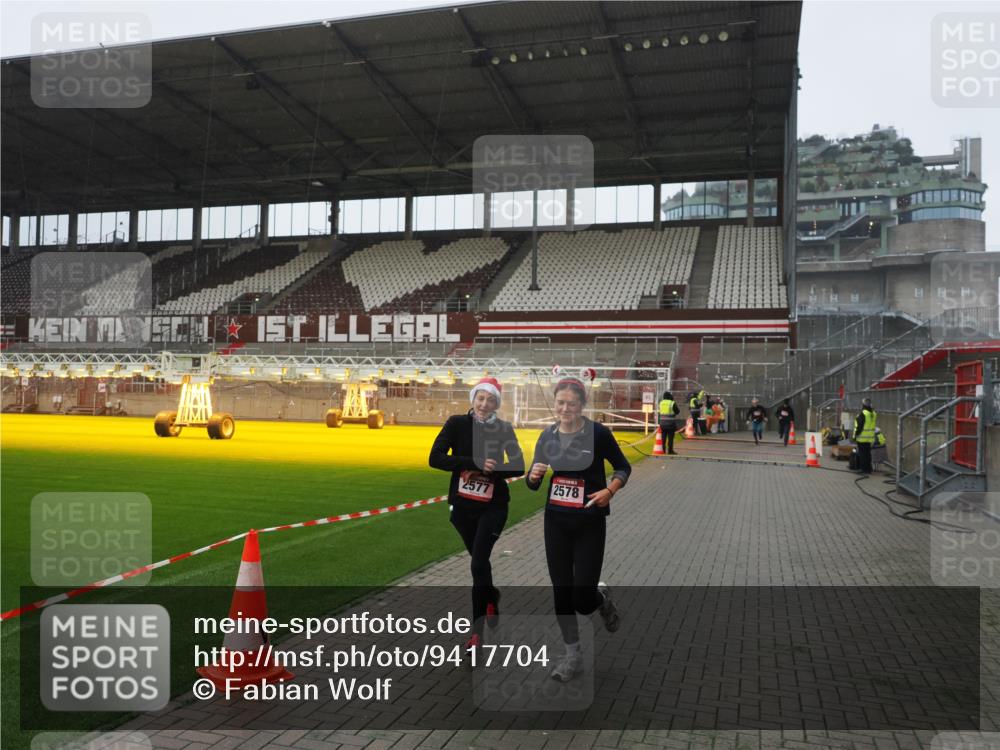 07.12.2025 - St. Pauli X-Mass-Run No. 15 Fabian Wolf http://msf.ph/oto/9417704 07.12.2025 11:20:12 Ziel 2577, 2578, 3170, 3324 meine-sportfotos.de