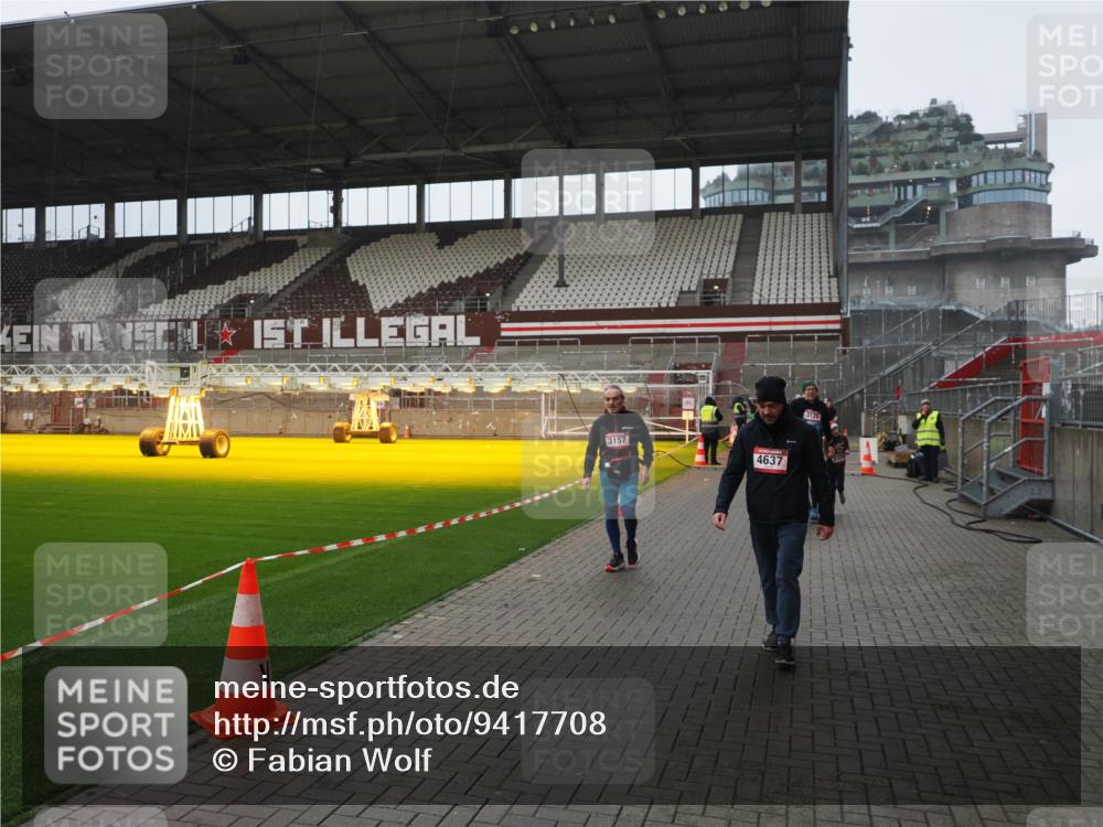 07.12.2025 - St. Pauli X-Mass-Run No. 15 Fabian Wolf http://msf.ph/oto/9417708 07.12.2025 11:20:23 Ziel 2577, 2578, 3129, 3157, 3309, 4637 meine-sportfotos.de