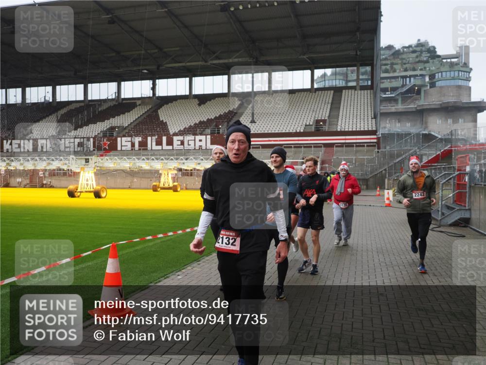 07.12.2025 - St. Pauli X-Mass-Run No. 15 Fabian Wolf http://msf.ph/oto/9417735 07.12.2025 11:20:35 Ziel 1020, 1135, 1614, 2132, 2134, 2242, 2305, 3129, 3309 meine-sportfotos.de