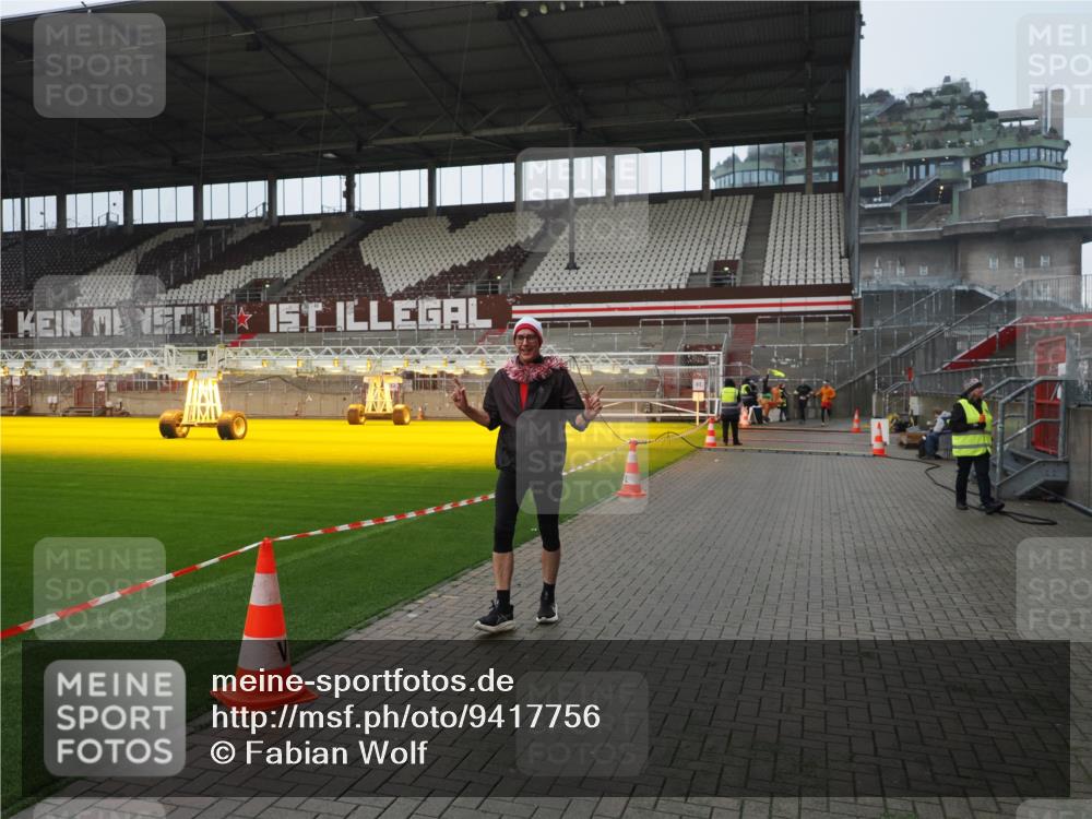07.12.2025 - St. Pauli X-Mass-Run No. 15 Fabian Wolf http://msf.ph/oto/9417756 07.12.2025 11:20:40 Ziel 1020, 1135, 1614, 2132, 2134, 2242, 2305 meine-sportfotos.de