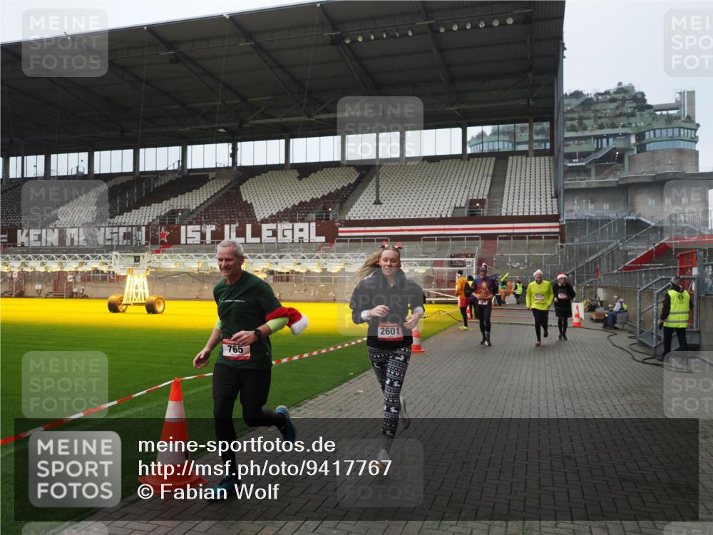 07.12.2025 - St. Pauli X-Mass-Run No. 15 Fabian Wolf http://msf.ph/oto/9417767 07.12.2025 11:20:50 Ziel 540, 765, 2379, 2462, 2601, 3037 meine-sportfotos.de
