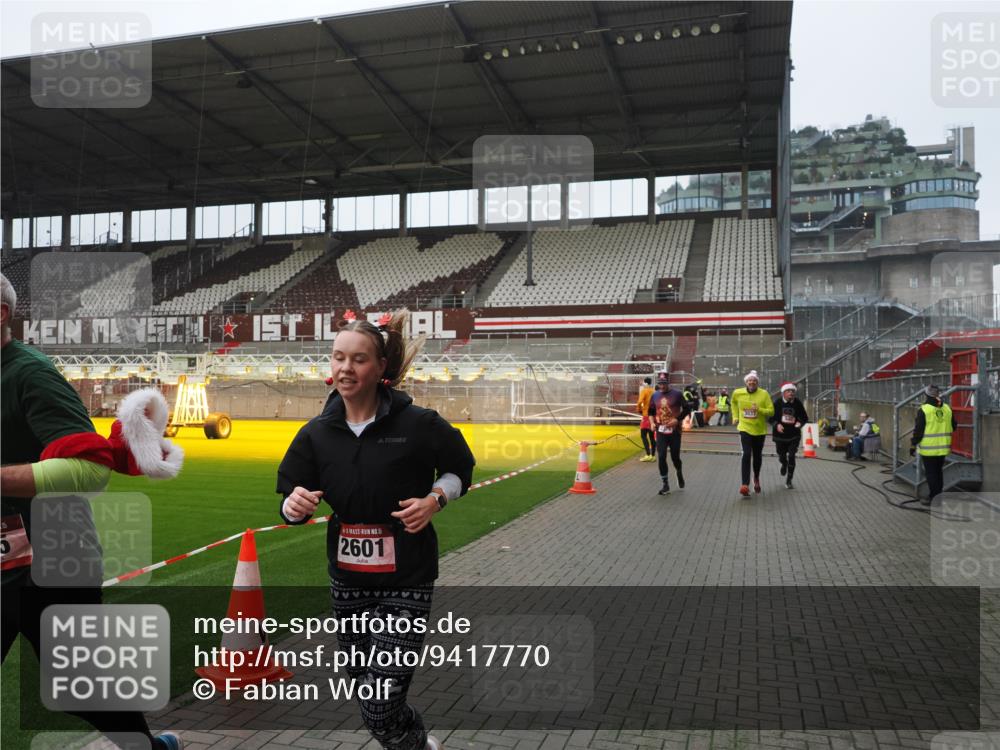 07.12.2025 - St. Pauli X-Mass-Run No. 15 Fabian Wolf http://msf.ph/oto/9417770 07.12.2025 11:20:51 Ziel 540, 765, 2379, 2462, 2601, 3037 meine-sportfotos.de