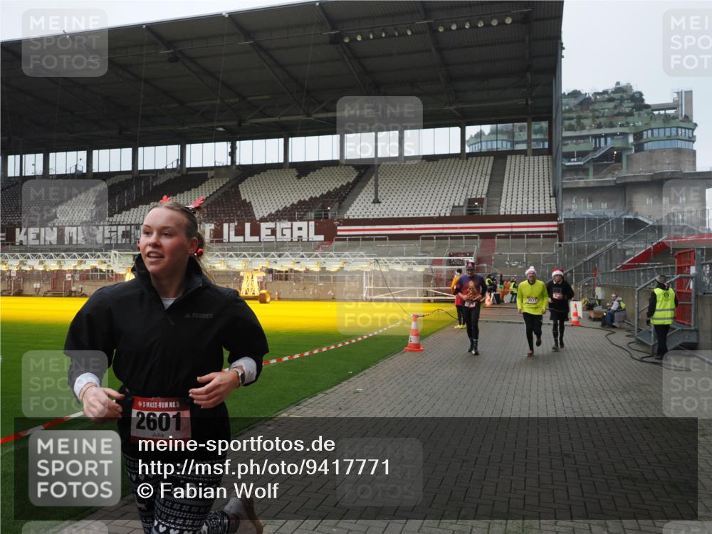 07.12.2025 - St. Pauli X-Mass-Run No. 15 Fabian Wolf http://msf.ph/oto/9417771 07.12.2025 11:20:51 Ziel 540, 765, 2379, 2462, 2601, 3037 meine-sportfotos.de