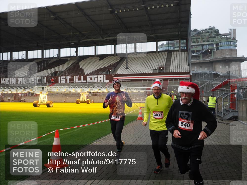 07.12.2025 - St. Pauli X-Mass-Run No. 15 Fabian Wolf http://msf.ph/oto/9417775 07.12.2025 11:20:54 Ziel 540, 765, 2379, 2462, 2601, 3037 meine-sportfotos.de
