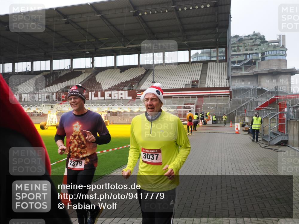 07.12.2025 - St. Pauli X-Mass-Run No. 15 Fabian Wolf http://msf.ph/oto/9417779 07.12.2025 11:20:55 Ziel 540, 765, 2379, 2462, 2601, 3037 meine-sportfotos.de