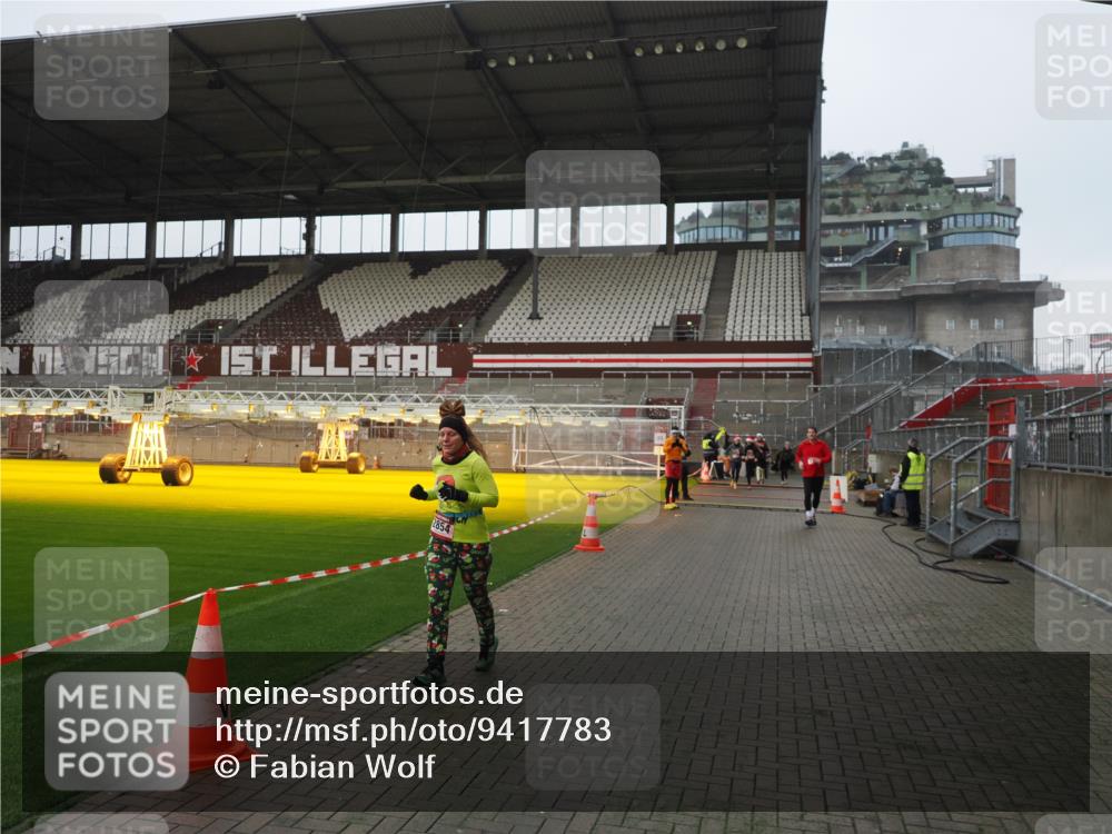 07.12.2025 - St. Pauli X-Mass-Run No. 15 Fabian Wolf http://msf.ph/oto/9417783 07.12.2025 11:21:06 Ziel 540, 2379, 2854, 3037, 3135 meine-sportfotos.de