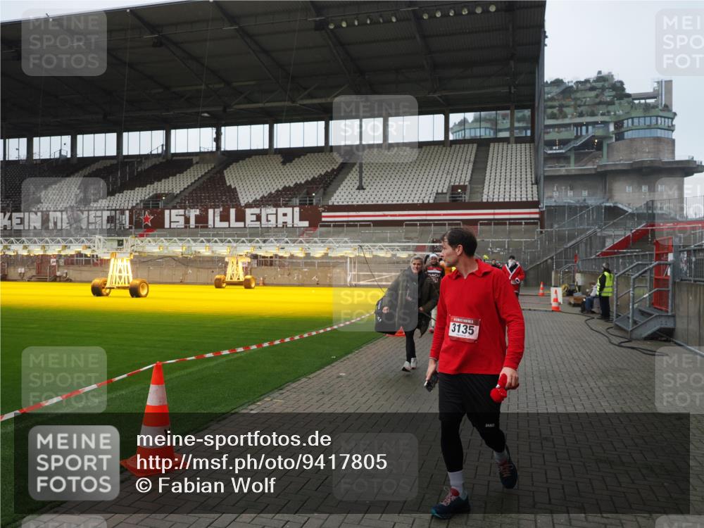 07.12.2025 - St. Pauli X-Mass-Run No. 15 Fabian Wolf http://msf.ph/oto/9417805 07.12.2025 11:21:15 Ziel 2375, 2376, 2579, 2854, 2867, 3135, 3159, 3220, 3283 meine-sportfotos.de