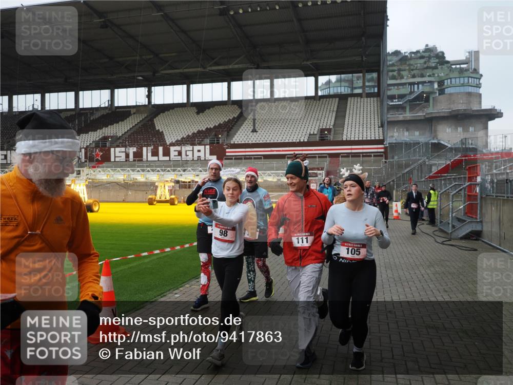 07.12.2025 - St. Pauli X-Mass-Run No. 15 Fabian Wolf http://msf.ph/oto/9417863 07.12.2025 11:21:30 Ziel 98, 105, 111, 232, 241, 1549, 1902, 1907, 2033, 2197, 2473, 2474, 2579, 3073, 3159, 3283 meine-sportfotos.de