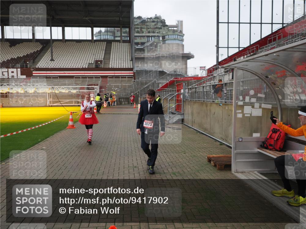 07.12.2025 - St. Pauli X-Mass-Run No. 15 Fabian Wolf http://msf.ph/oto/9417902 07.12.2025 11:21:43 Ziel 1549, 1902, 1907, 1939, 2033, 2197, 2473, 2474 meine-sportfotos.de