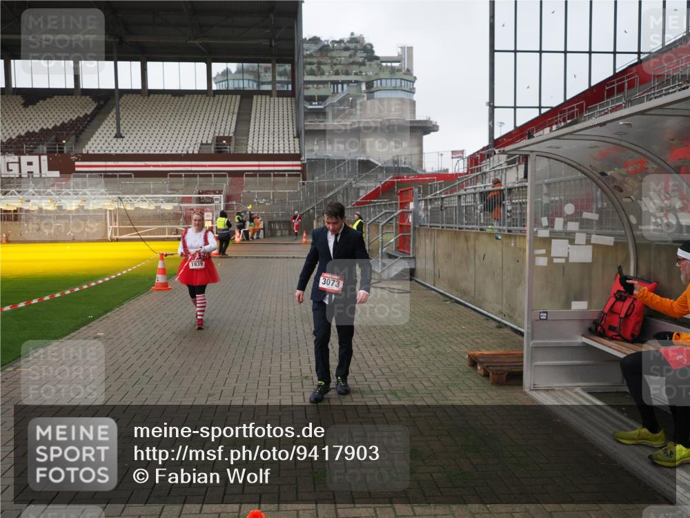 07.12.2025 - St. Pauli X-Mass-Run No. 15 Fabian Wolf http://msf.ph/oto/9417903 07.12.2025 11:21:44 Ziel 1549, 1902, 1907, 1939, 2033, 2197, 2473, 2474 meine-sportfotos.de