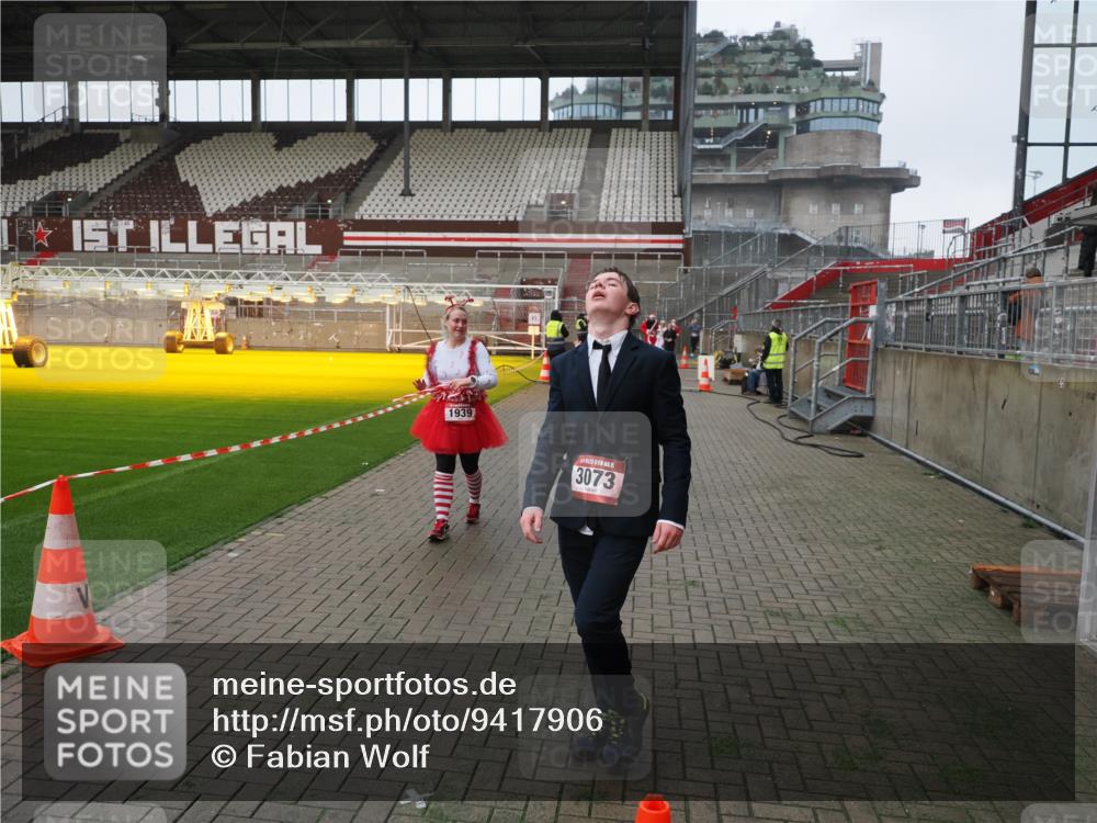 07.12.2025 - St. Pauli X-Mass-Run No. 15 Fabian Wolf http://msf.ph/oto/9417906 07.12.2025 11:21:45 Ziel 1549, 1902, 1907, 1939, 2033, 2197, 2473, 2474 meine-sportfotos.de
