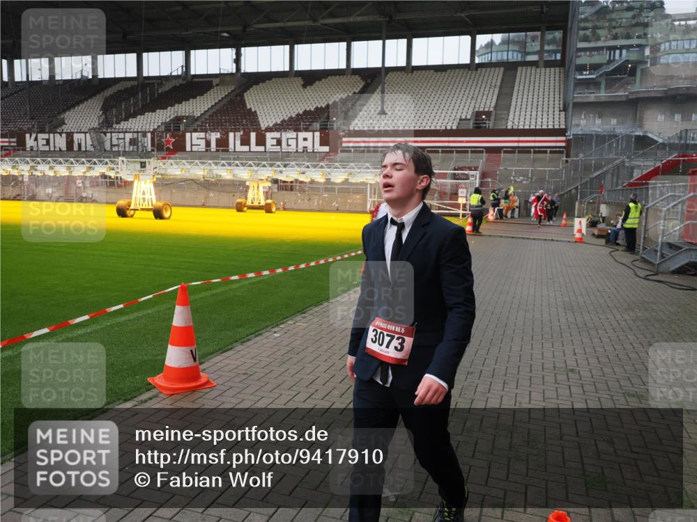 07.12.2025 - St. Pauli X-Mass-Run No. 15 Fabian Wolf http://msf.ph/oto/9417910 07.12.2025 11:21:46 Ziel 1549, 1902, 1939, 2033, 2197 meine-sportfotos.de