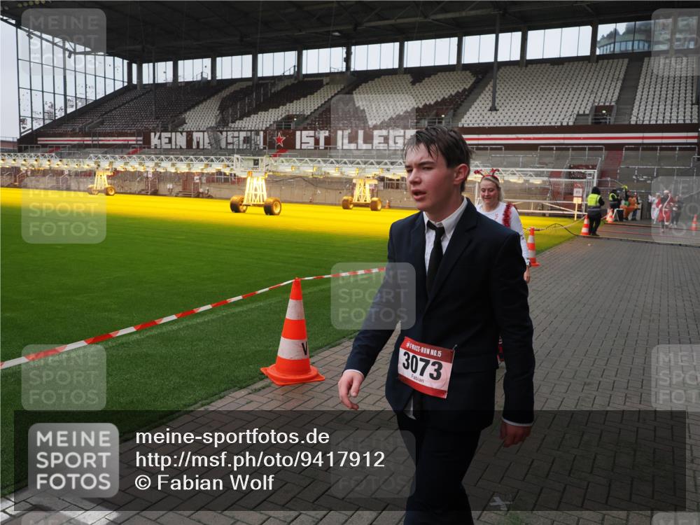 07.12.2025 - St. Pauli X-Mass-Run No. 15 Fabian Wolf http://msf.ph/oto/9417912 07.12.2025 11:21:46 Ziel 1549, 1902, 1939, 2033, 2197 meine-sportfotos.de