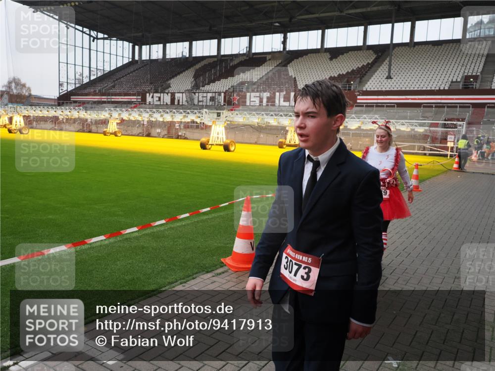 07.12.2025 - St. Pauli X-Mass-Run No. 15 Fabian Wolf http://msf.ph/oto/9417913 07.12.2025 11:21:47 Ziel 1297, 1939, 2033, 2197 meine-sportfotos.de