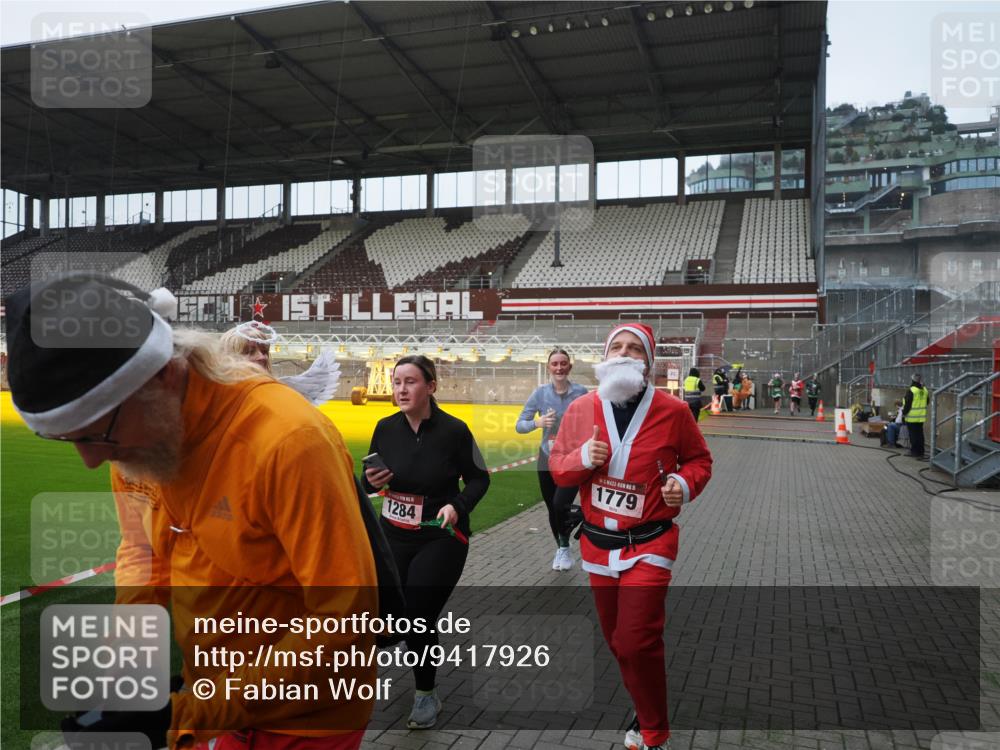 07.12.2025 - St. Pauli X-Mass-Run No. 15 Fabian Wolf http://msf.ph/oto/9417926 07.12.2025 11:21:57 Ziel 1284, 1297, 1775, 1779, 1904 meine-sportfotos.de