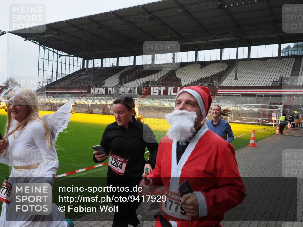 07.12.2025 - St. Pauli X-Mass-Run No. 15 Fabian Wolf http://msf.ph/oto/9417929 07.12.2025 11:21:57 Ziel 1284, 1297, 1775, 1779, 1904 meine-sportfotos.de