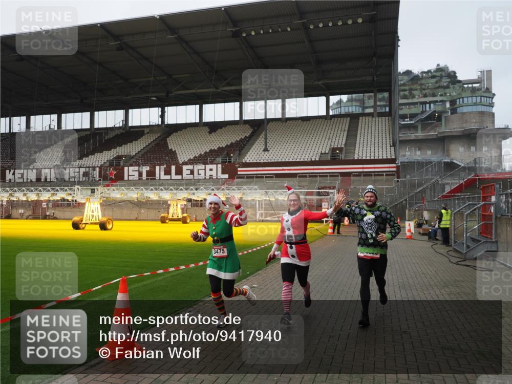 07.12.2025 - St. Pauli X-Mass-Run No. 15 Fabian Wolf http://msf.ph/oto/9417940 07.12.2025 11:22:06 Ziel 1284, 1297, 1775, 1779, 1904, 3474, 3475, 3820, 3821 meine-sportfotos.de