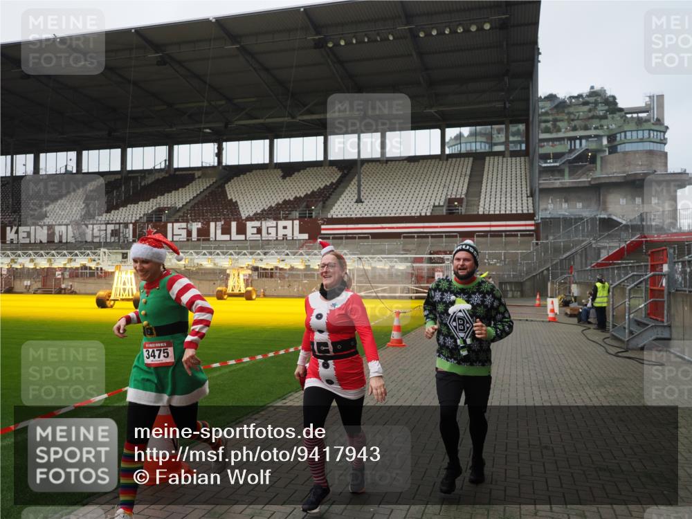 07.12.2025 - St. Pauli X-Mass-Run No. 15 Fabian Wolf http://msf.ph/oto/9417943 07.12.2025 11:22:07 Ziel 1284, 1297, 1775, 1779, 1904, 3474, 3475, 3820, 3821 meine-sportfotos.de