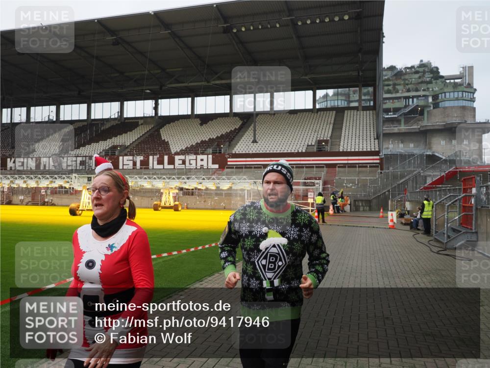 07.12.2025 - St. Pauli X-Mass-Run No. 15 Fabian Wolf http://msf.ph/oto/9417946 07.12.2025 11:22:07 Ziel 1284, 1297, 1775, 1779, 1904, 3474, 3475, 3820, 3821 meine-sportfotos.de