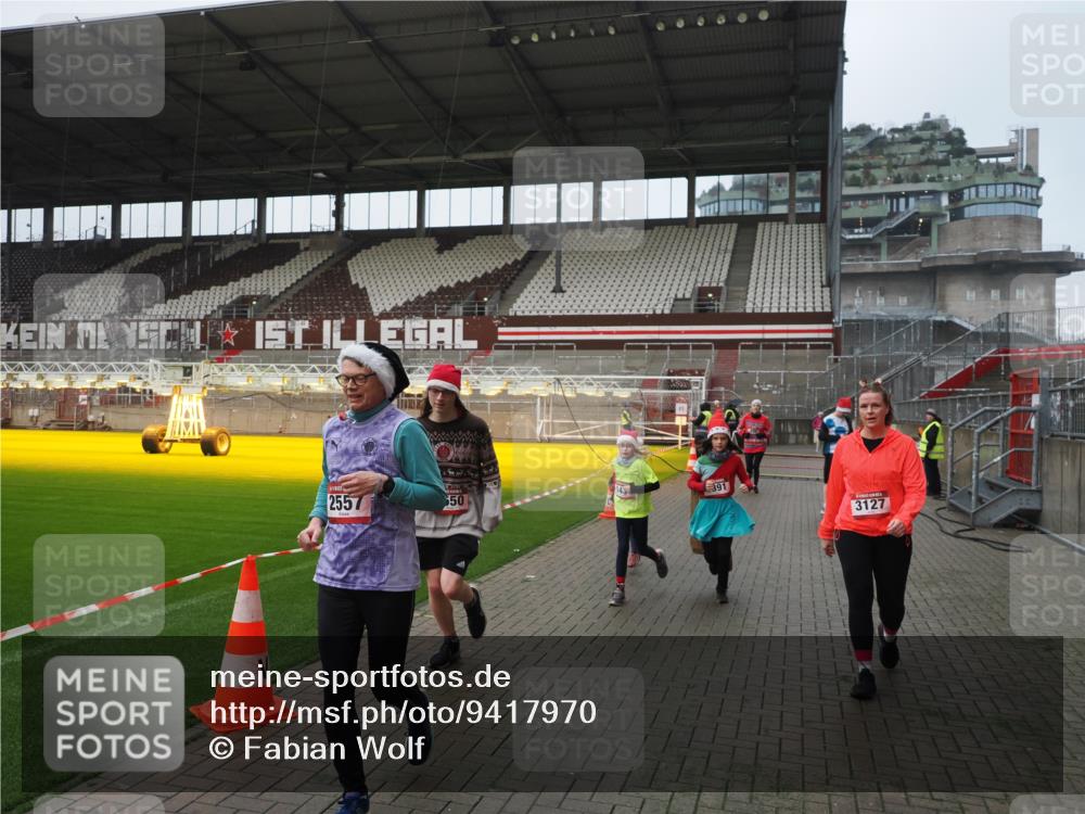 07.12.2025 - St. Pauli X-Mass-Run No. 15 Fabian Wolf http://msf.ph/oto/9417970 07.12.2025 11:22:32 Ziel 520, 1349, 1391, 1431, 2550, 2557, 2812, 2985, 3127 meine-sportfotos.de