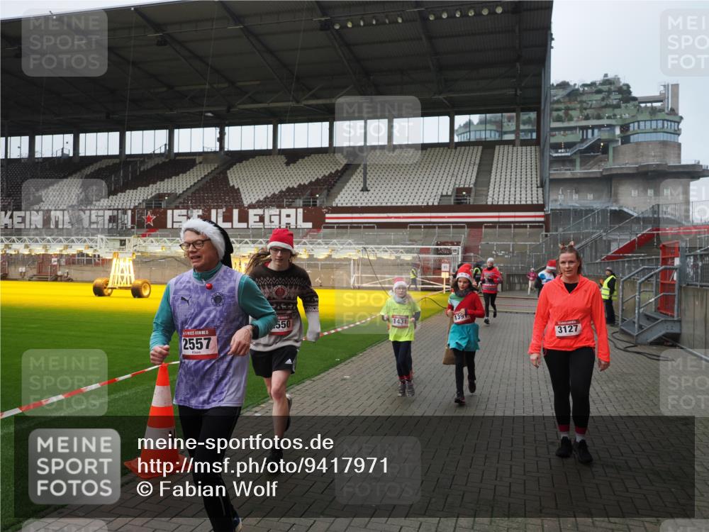 07.12.2025 - St. Pauli X-Mass-Run No. 15 Fabian Wolf http://msf.ph/oto/9417971 07.12.2025 11:22:32 Ziel 520, 1349, 1391, 1431, 2550, 2557, 2812, 2985, 3127 meine-sportfotos.de